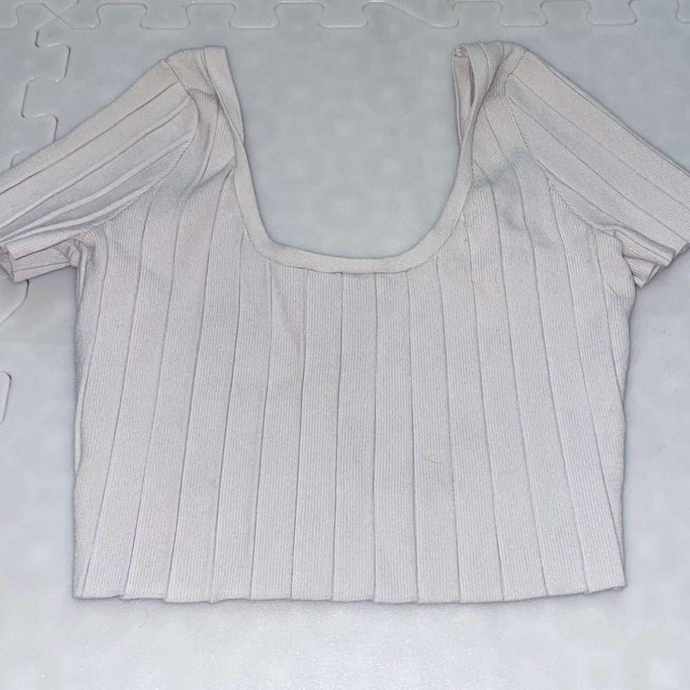 Pacsun / Kendall & Kylie Croptop - Picture 2 of 3